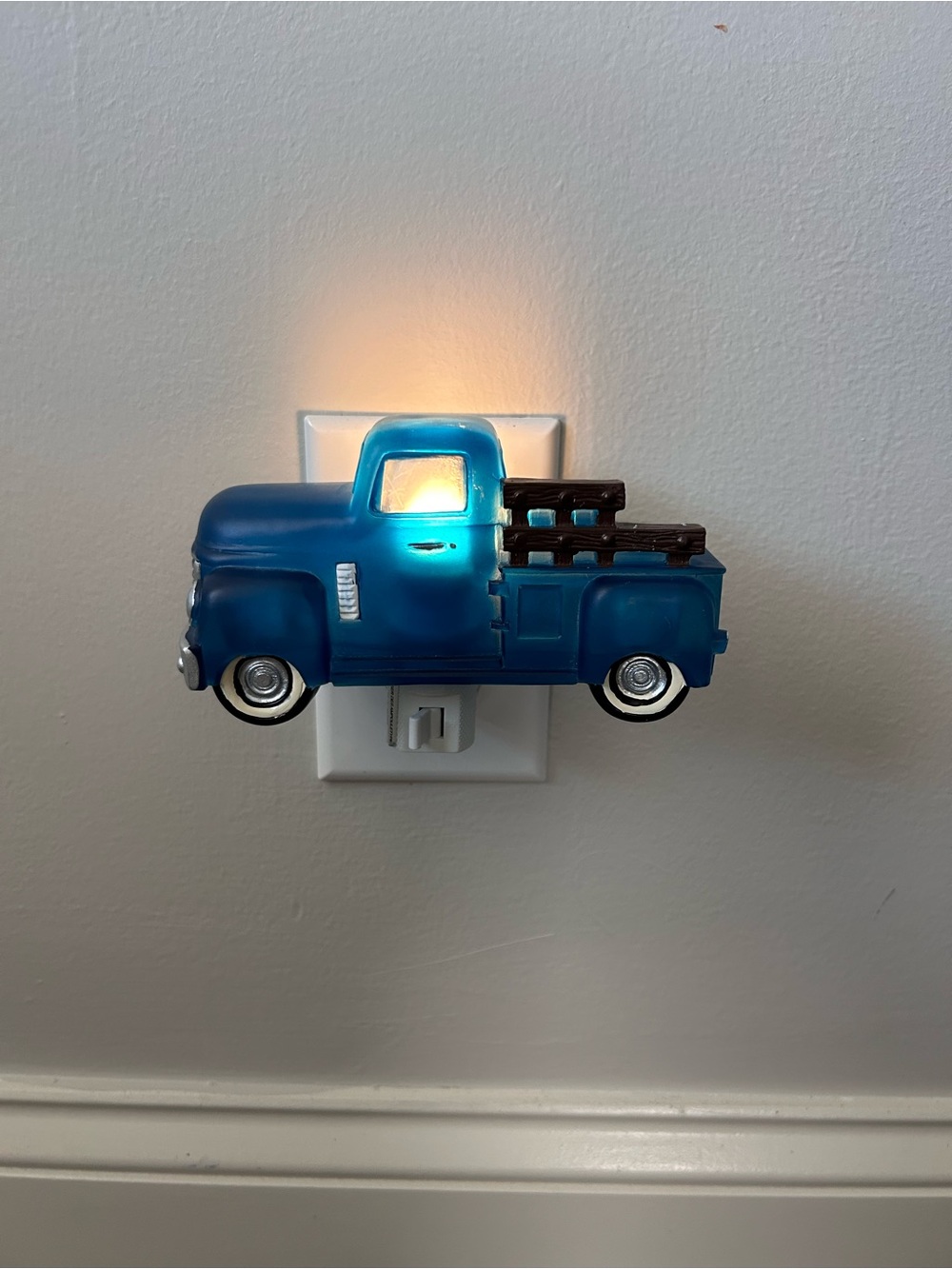 Pottery Barn kids vintage truck nightlight